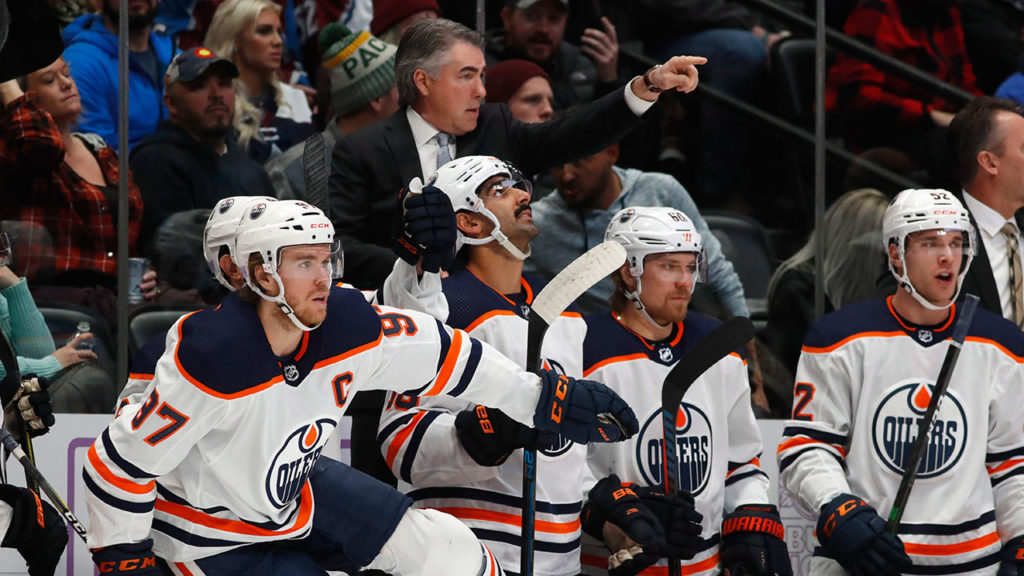 Tento obrázek nemá vyplněný atribut alt; název souboru je oilers-coach-dave-tippett-offers-instructions-from-the-bench-1024x576.jpg.